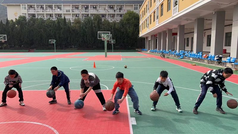 然而，在选择成人教育本科时，求职者需要注意以下几点：